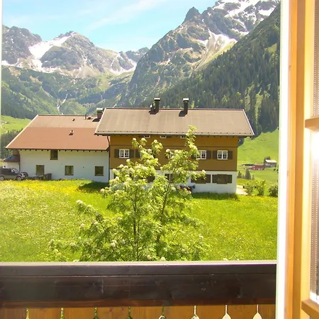 Gastehaus Fritz Guest house Mittelberg